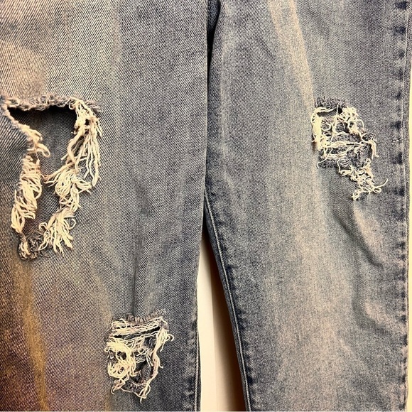 Hollister Womens Jeans Ultra High Rise Vintage Straight Distressed 7 R 28W x 27L - Picture 3 of 11